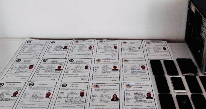 Kendilerini ‘General’ olarak tanıtıp, 18 milyon lira dolandırdılar