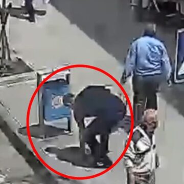 Kimse fark etmeden yanından geçti, görüp alana hediye verildi