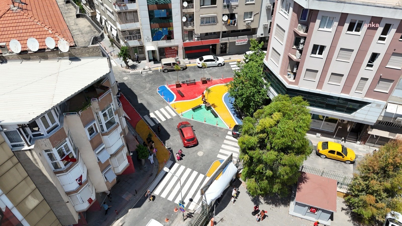 Konak’ta okul yollarına renkli dokunuş