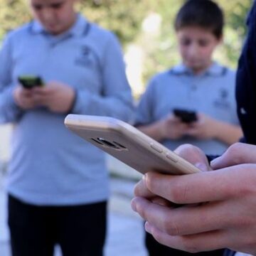 Liselerde öğrencilerin cep telefonu kullanması yasaklandı