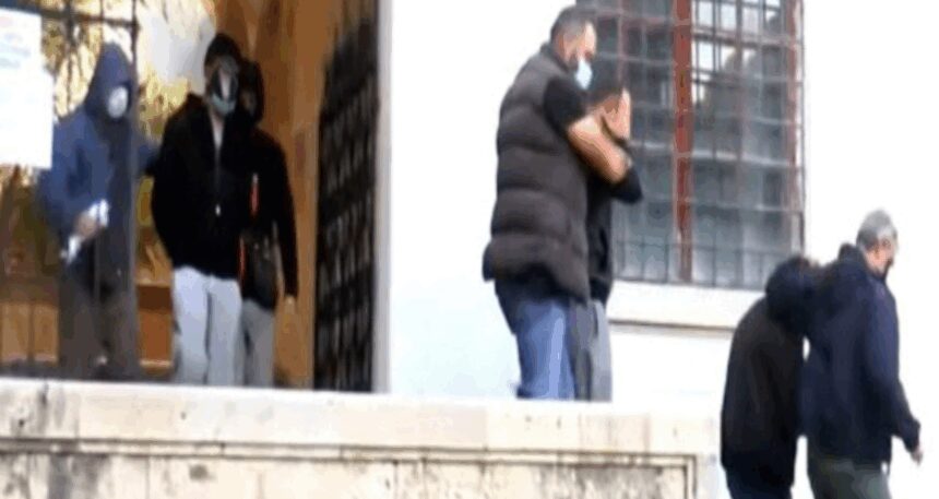 Lüks tekne ile turistlerin arasında göçmen kaçıran çete çökertildi, 3 Türk kaptan tutuklandı