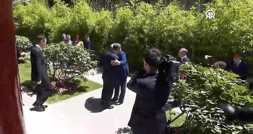 Luraşenko Pekin’de Şi Cinping’le görüştü