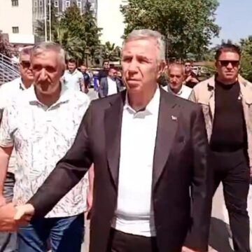 Mansur Yavaş Ferdi Zeyrek’in ailesini ziyaret etti