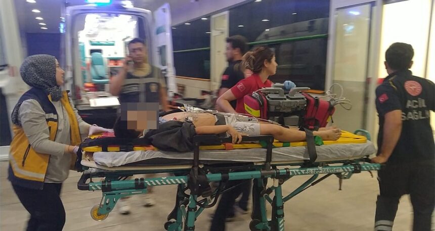 Motosiklete araç çarptı: Baba ölü, oğlu ağır yaralı