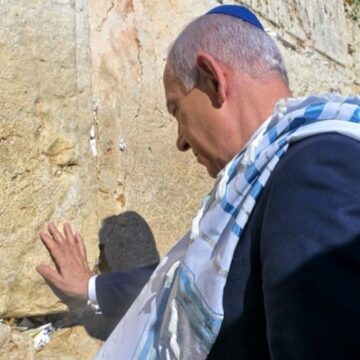 Netanyahu, Trump için Ağlama Duvarı’nda dua etti