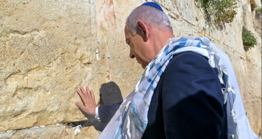 Netanyahu, Trump için Ağlama Duvarı’nda dua etti