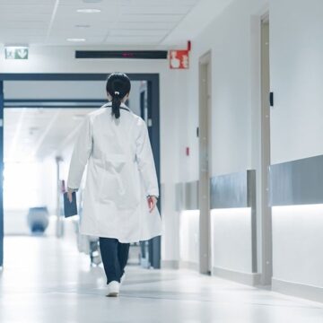 Odaları dinlendi, suç üstü yapıldı: Hastalardan para alan sağlık çetesi nasıl çökertildi?