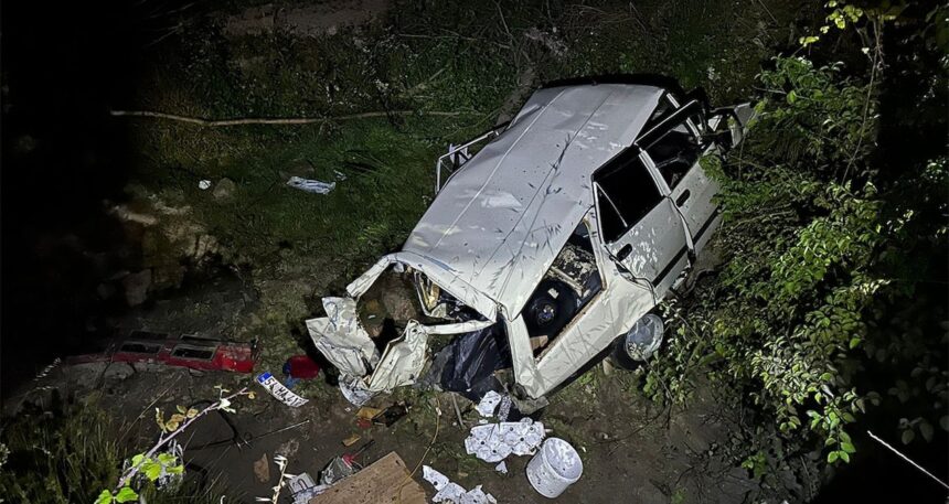 Otomobil motosikletlere çarptı: 2 ölü, 2 yaralı