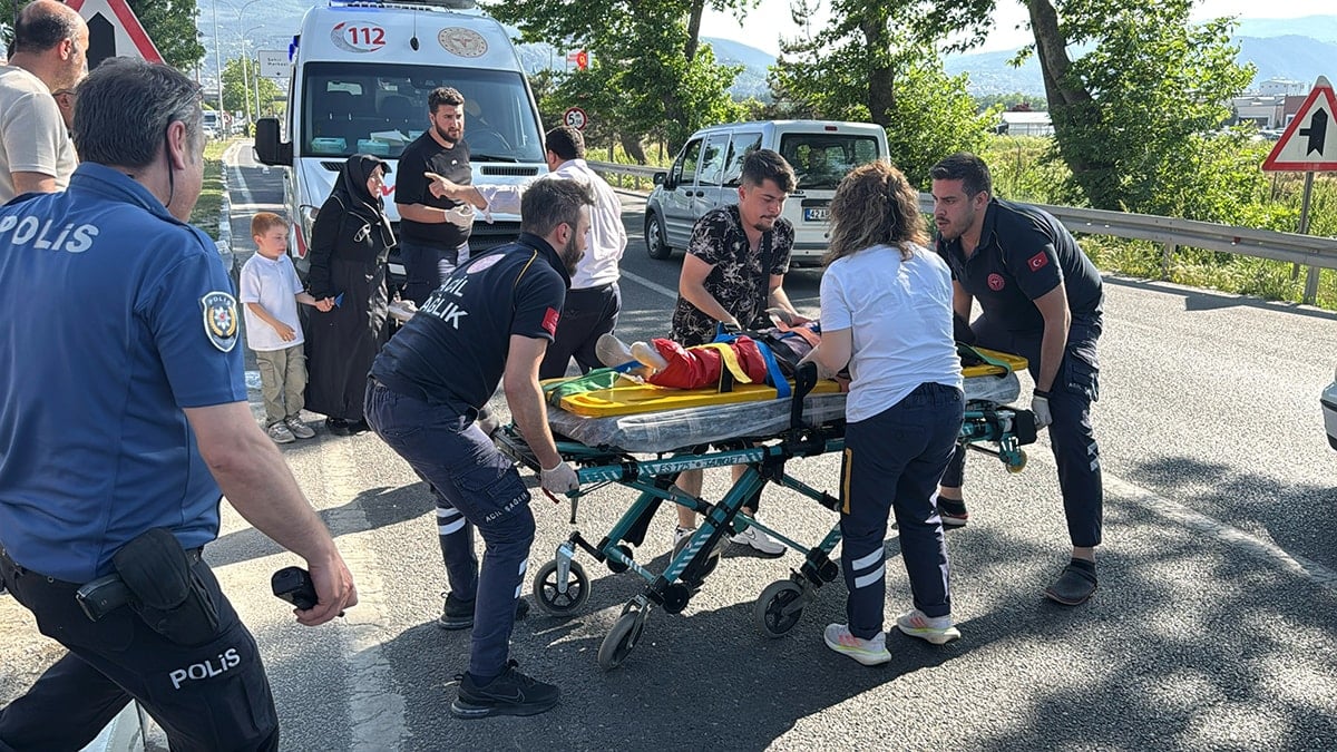 Otomobilin çarptığı iki kardeş yaralandı