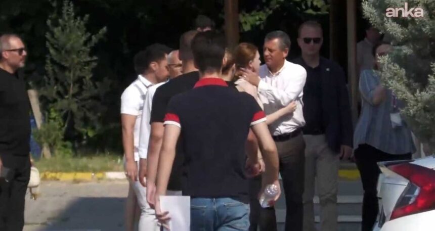 Özgür Özel, Ferdi Zeyrek’in kızını sınav sabahı yalnız bırakmadı