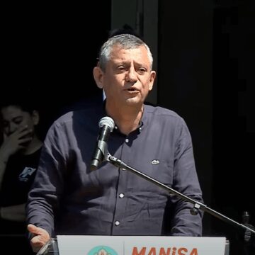 Özgür Özel’den Ferdi Zeyrek’e zor veda: Gözyaşlarına boğuldu