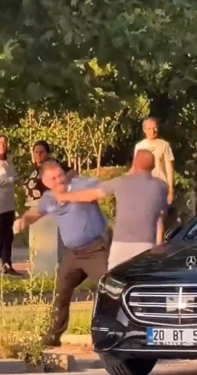 Polis ile iş insanı yumruk yumruğa kavga etti