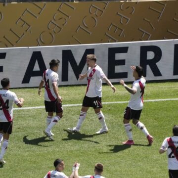 River Plate galibiyetle başladı