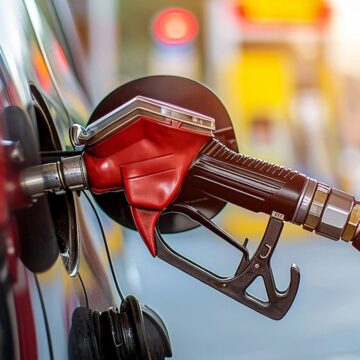 Savaşın füzeleri akaryakıt fiyatlarını uçurdu: Benzin ve motorine zam geldi