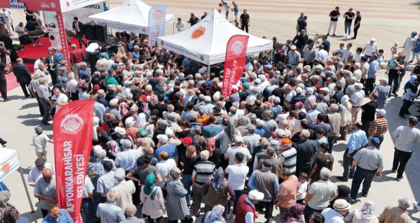 Sebze fiyatları artınca vatandaş bedava fide için birbirini ezdi