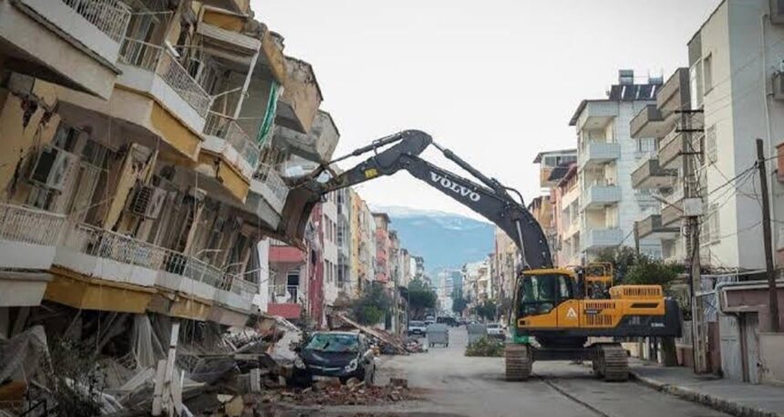 Şeffaflık yine yerle bir: Deprem konutları pazarlıkla elden gitti