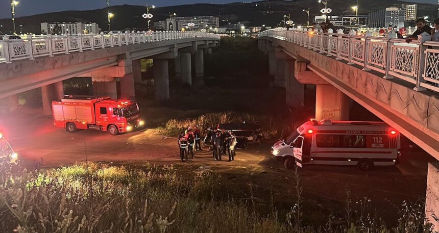 Sivas’ta feci kaza: Otomobil köprüden uçtu, 2 kişi yaralandı