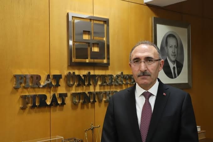 SÖZCÜ yazdı, yasakçı rektör geri adım attı