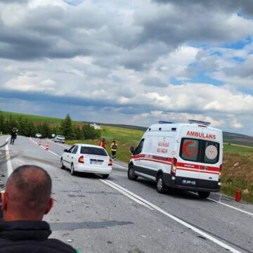 Süt tankeri ile otomobil çarpıştı: Ölüler var