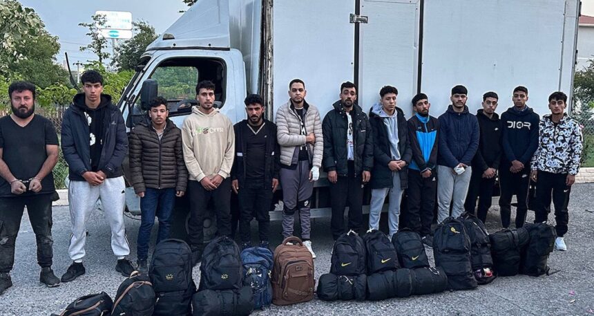 Tekirdağ’da durdurulan kamyonetten 13 düzensiz göçmen çıktı