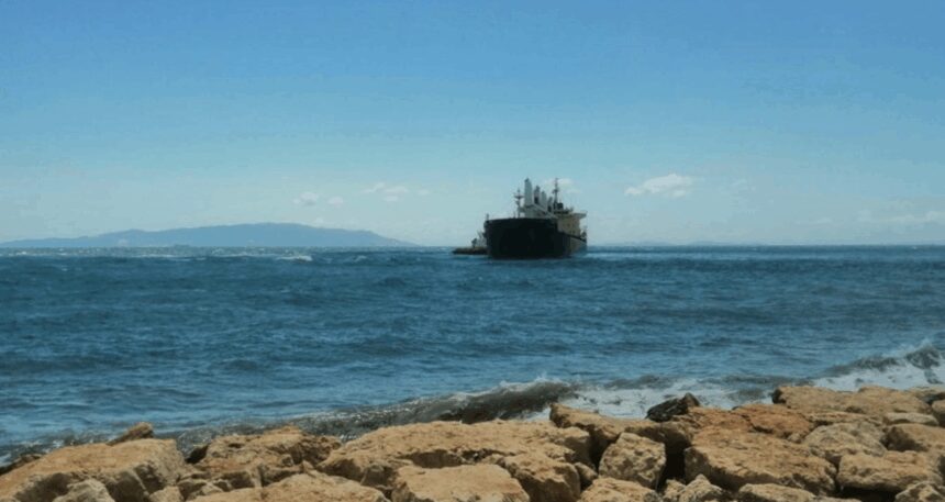 Tekirdağ’da karaya oturan kuru yük gemisi kurtarıldı
