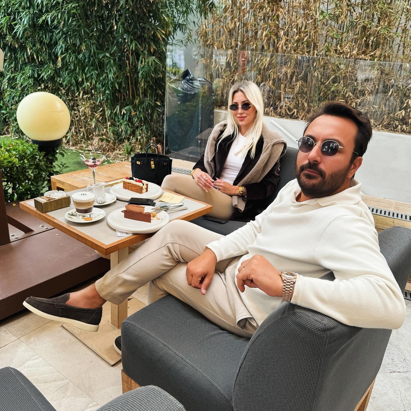 Teknedeki Türk maganda eşini aldatırken yakalanmış