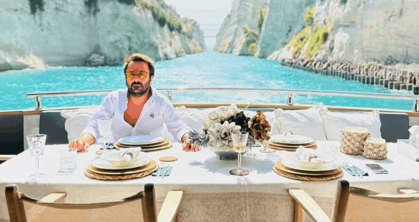 Teknedeki Türk maganda eşini aldatırken yakalanmış
