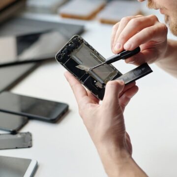 Telefonunu güncelleyen soluğu teknik serviste aldı