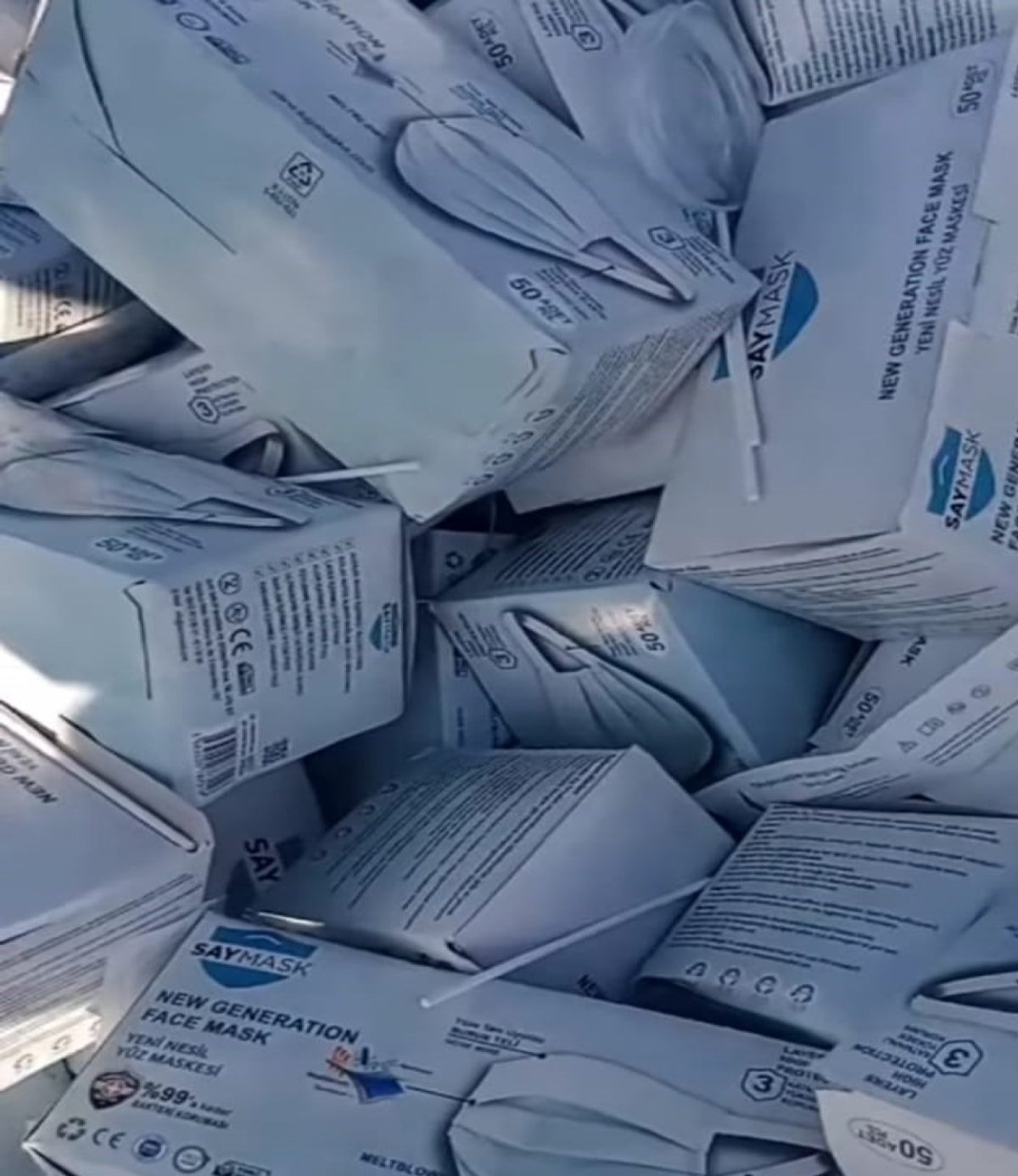 Tepki çeken görüntüler! Binlerce maske, eldiven ve acil durum çağrı butonu çöpe atıldı