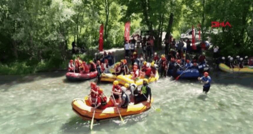 Tunceli- Munzur’da rafting heyacanı yaşanıyor