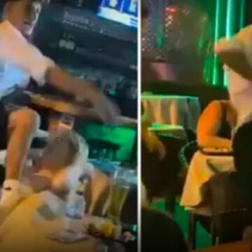 Turist kapanında utandıran dans için perde kapandı