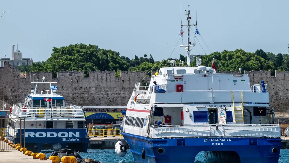 Türk feribotunun Rodos'tan ayrılmasına izin vermediler