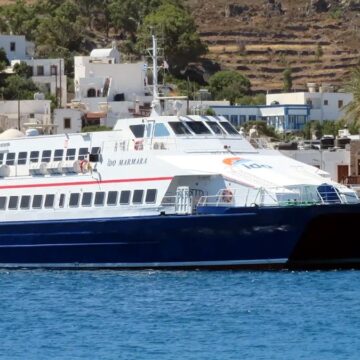 Türk feribotunun Rodos’tan ayrılmasına izin vermediler