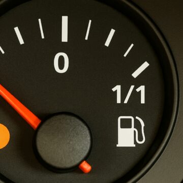 Turuncu yakıt ışığı yandığında bile kilometrelerce yol alabilen 10 otomobil