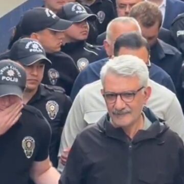 Üç günde saçı ağardı