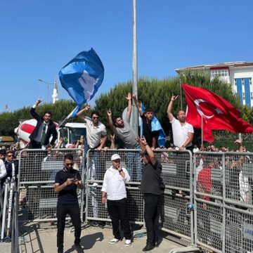 Ümit Özdağ 9 sayfalık iddianameyi satır satır çürüttü ama… Silivri’ye atılan çıkamıyor