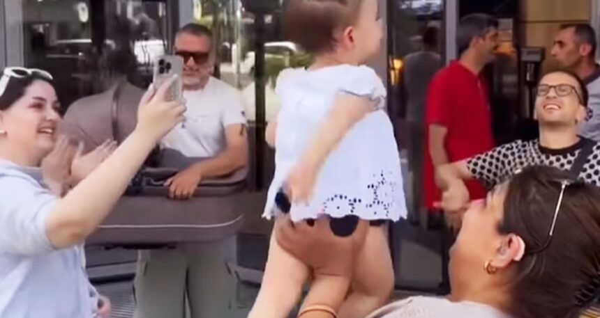 Ünlü sanatçı ikinci kez dede oldu… Davullu-zurnalı kutlama yaptı