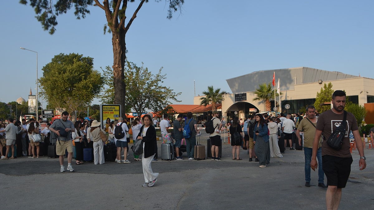 Uygun fiyatlı tatil için bayramda bavulunu alan koştu: Kuyruğun sonu görünmedi