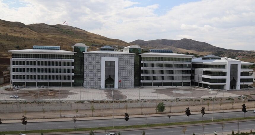 Valilik bütçesiyle ziyafet çektiler