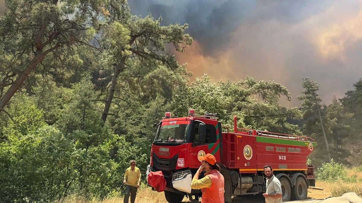 Yangın her geçen saat daha korkunç bir hal alıyor: Alevler evlere yaklaştı