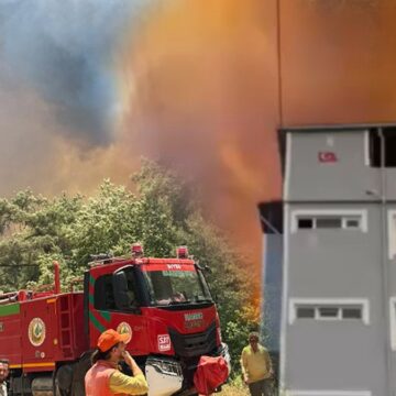 Yangın her geçen saat daha korkunç bir hal alıyor: Alevler evlere yaklaştı