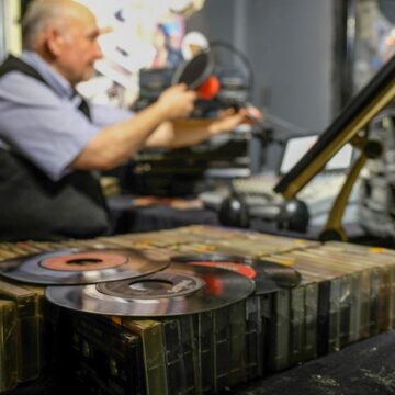 Yeni nesle radyoculuğu anlatmak için müze kurdu