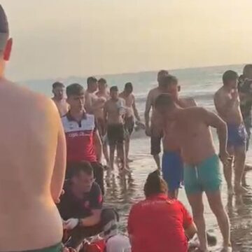 Zonguldak’ta korku dolu anlar: Boğulma tehlikesi geçirip peş peşe suya atladılar