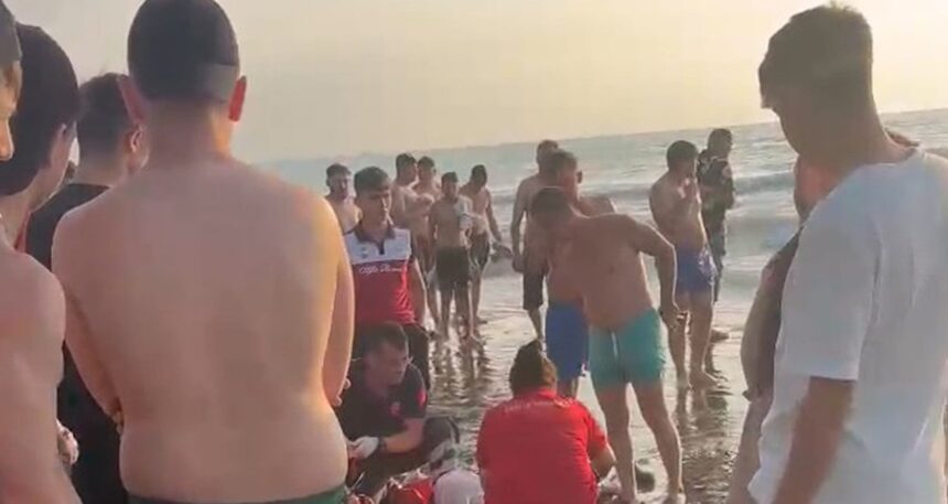 Zonguldak’ta korku dolu anlar: Boğulma tehlikesi geçirip peş peşe suya atladılar