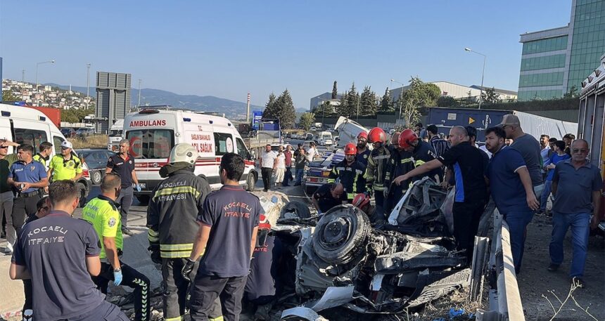 2 otomobil ile TIR çarpıştı, ortalık savaş alanına döndü: Çok sayıda ölü var