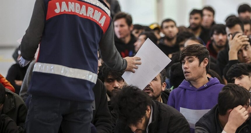 572 düzensiz göçmen yakalandı