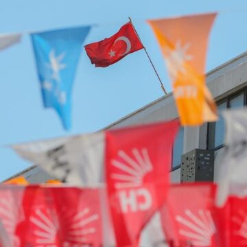 akp-farki-azaltmak-chp-erken-secim-icin-ayni-anda-sahaya-iniyor-9tppLs37.jpg AKP farkı azaltmak, CHP erken seçim için aynı anda sahaya iniyor