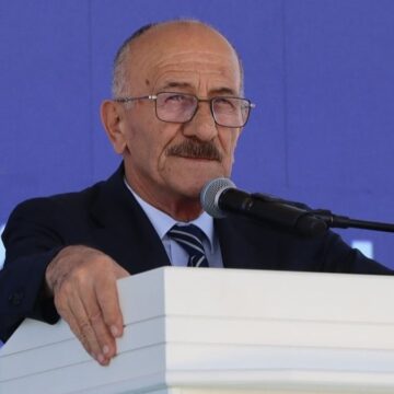 AKP’li başkan bağışladığı arsayı soranı odada dövdü