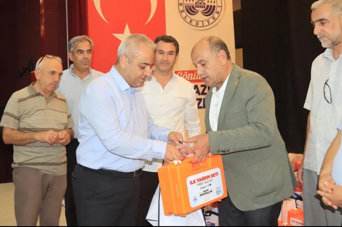 AKP’li belediyeden ‘yangın’ tedbiri: Muhtarlara yangın tüpü dağıtıldı