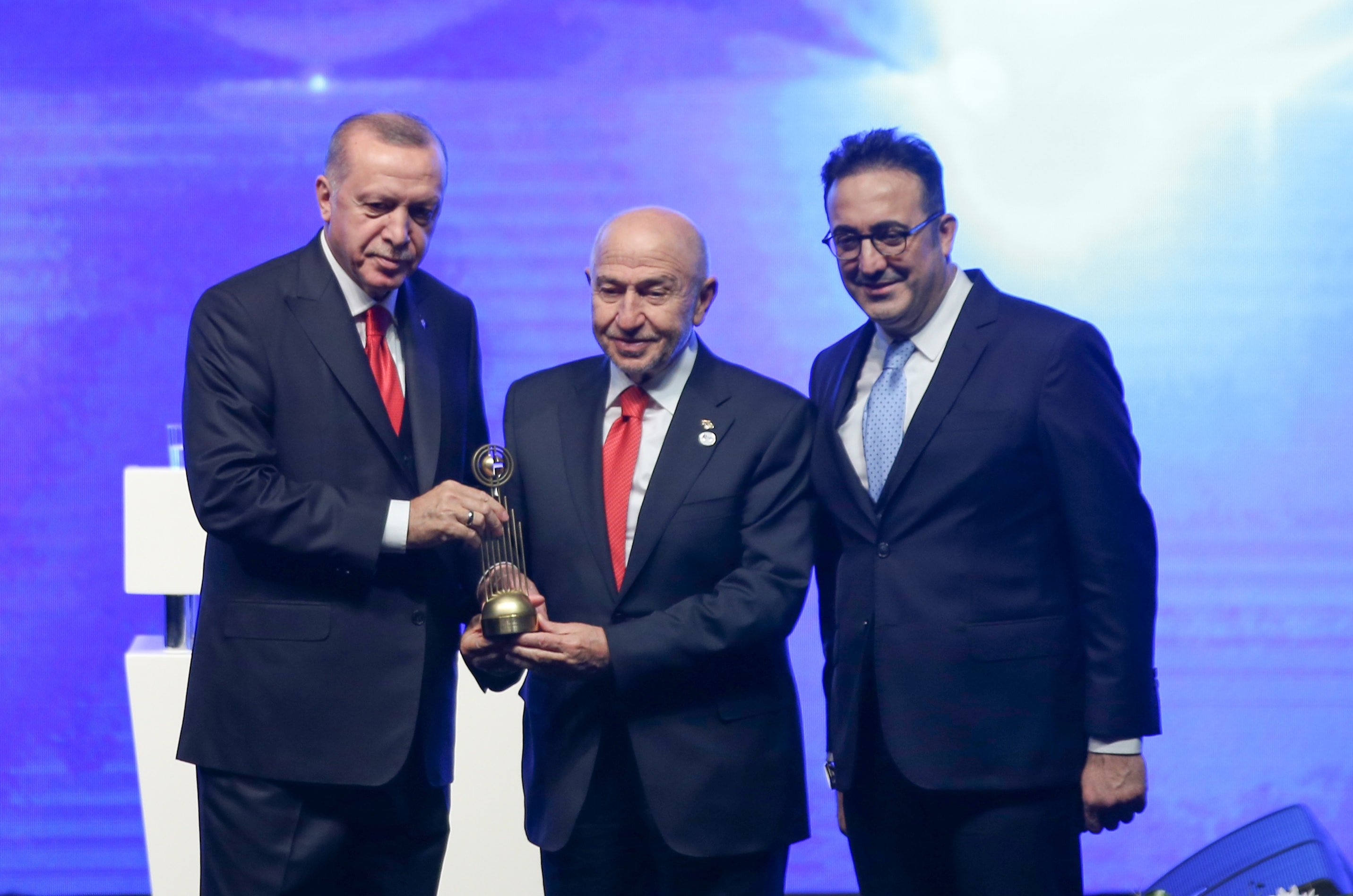 AKP'nin gözdesine 202 milyon euroluk soğuk duş